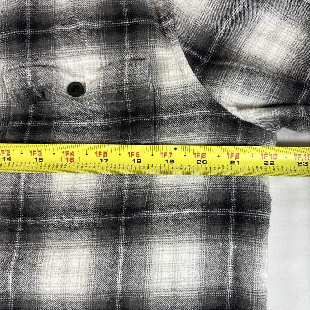 Lucky Brand Flannel Shirt Classic Fit Men's L Gray Plaid Button Up‎ Workwear - Picture 9 of 10